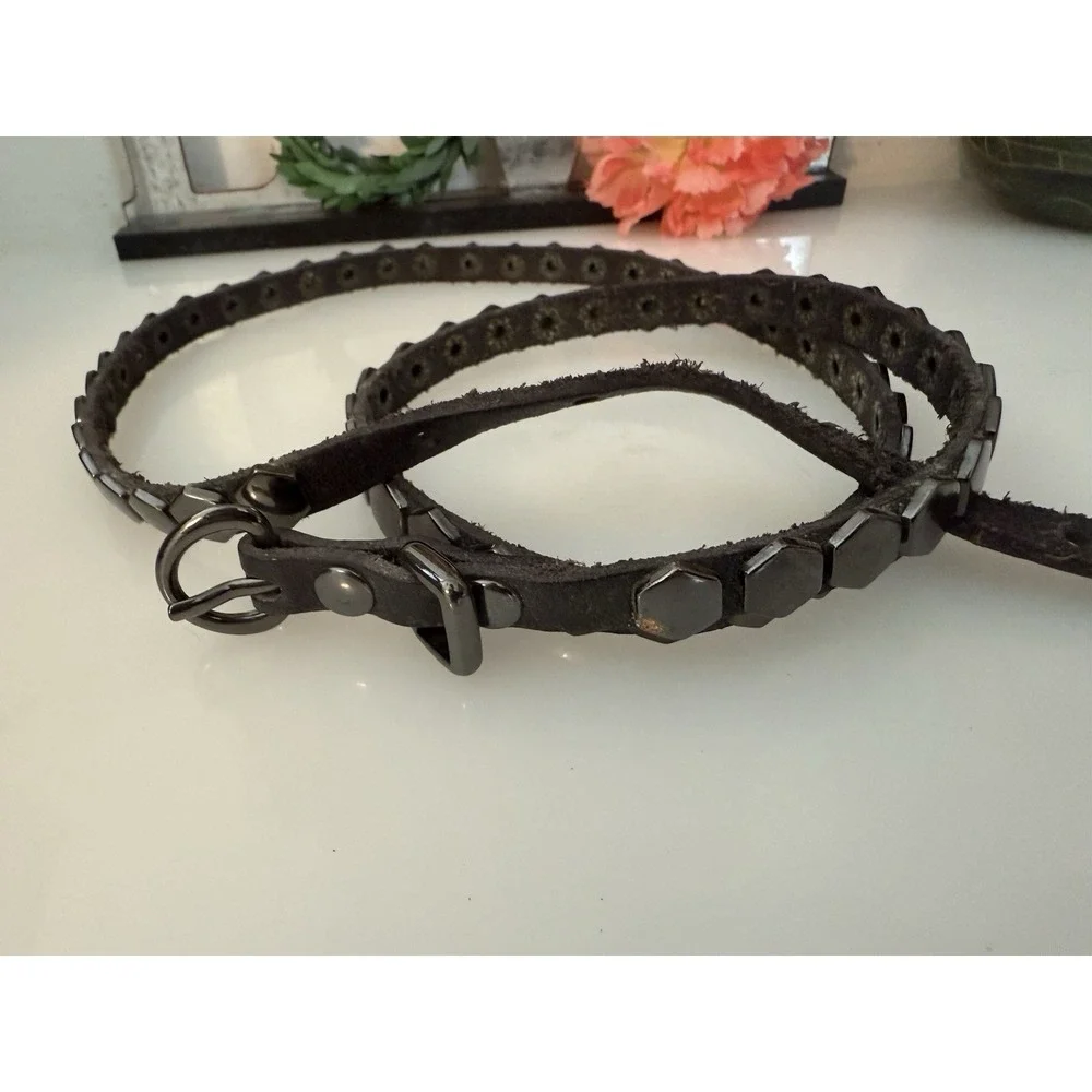 Gap Black Leather Skinny Belt With Gun Metal Colored Adornment Fits 33-37